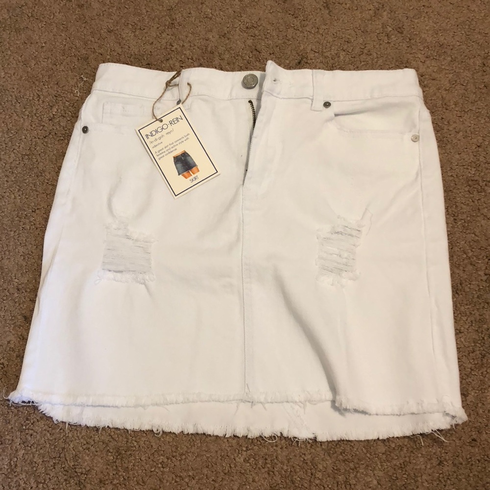White denim skirt NEW
